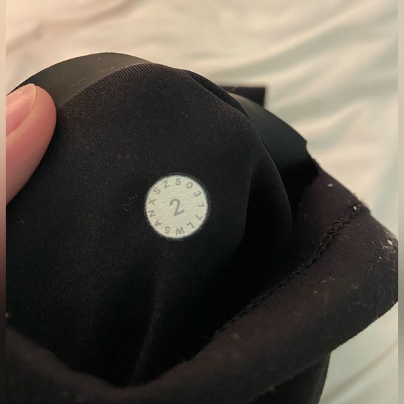 Lululemon in movement leggings - Picture 4 of 4